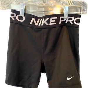 Nike pro, size youth XL, slight fringe, doesn’t effect wearing.